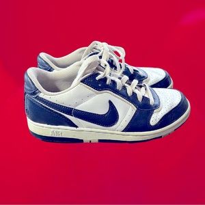 Nike Air-Blue & White Vintage Women’s size 7.5